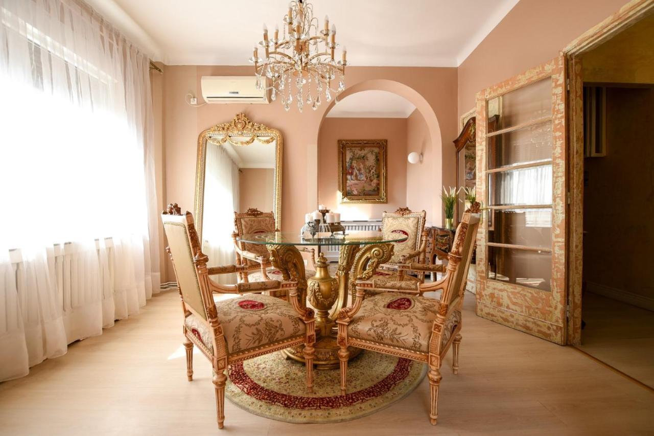 Baroque Splendor: Breathtaking Views & Design Apartman Bukarest Kültér fotó