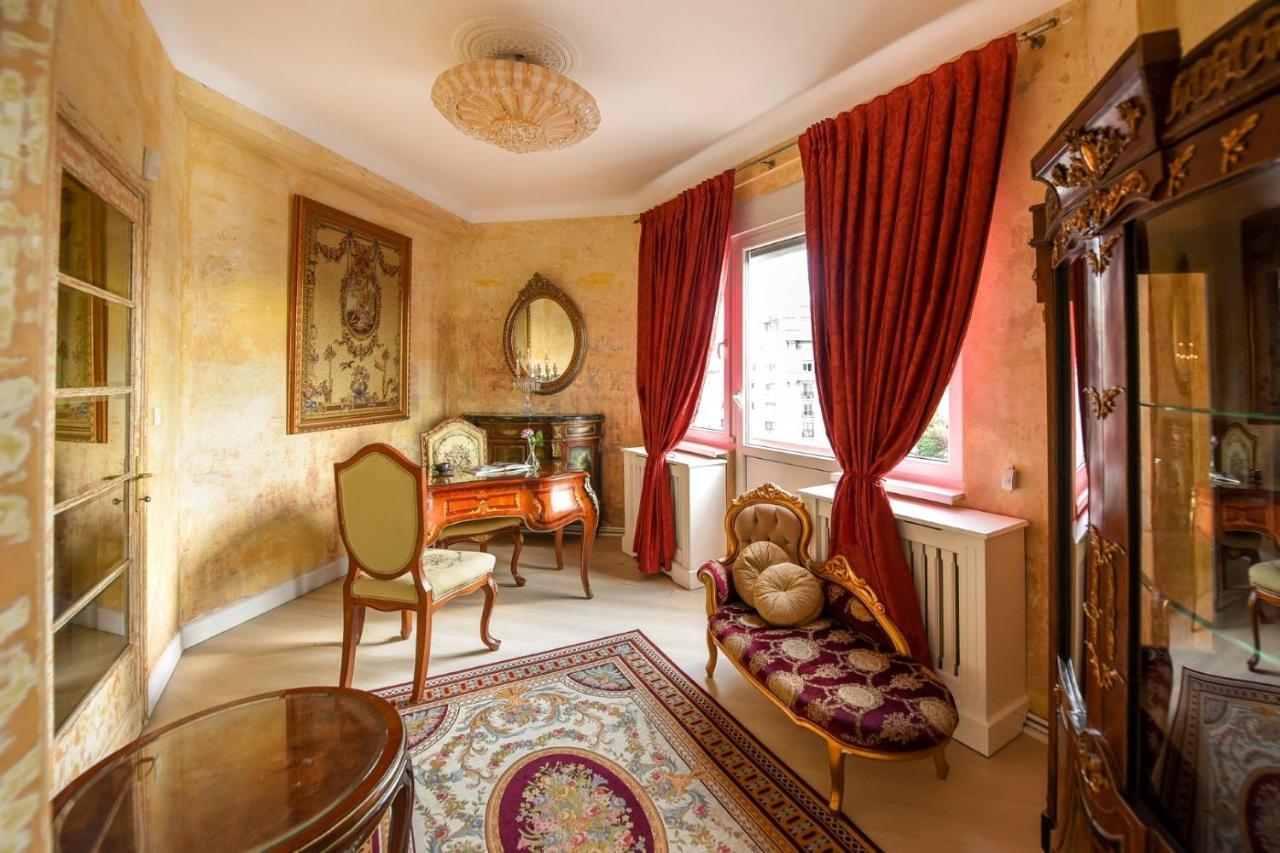 Baroque Splendor: Breathtaking Views & Design Apartman Bukarest Kültér fotó