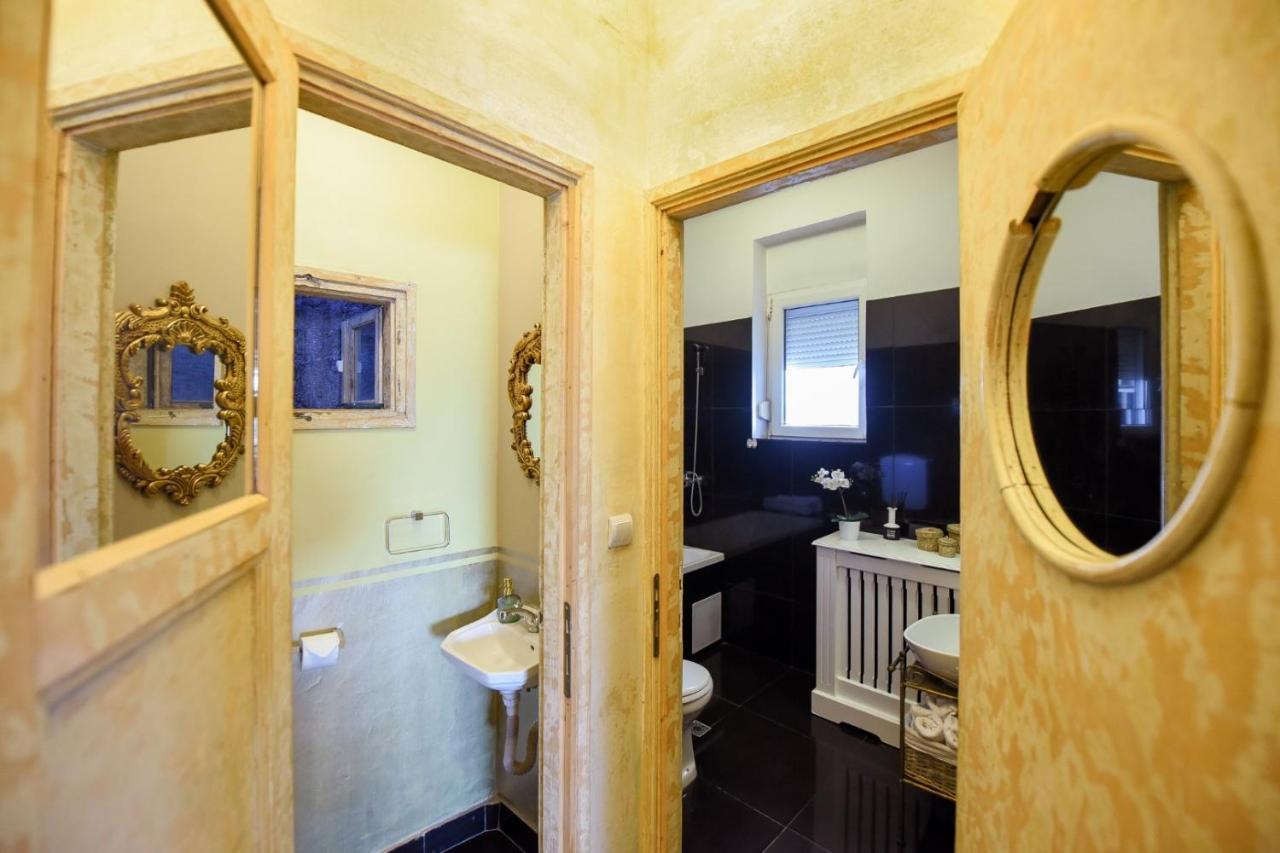 Baroque Splendor: Breathtaking Views & Design Apartman Bukarest Kültér fotó
