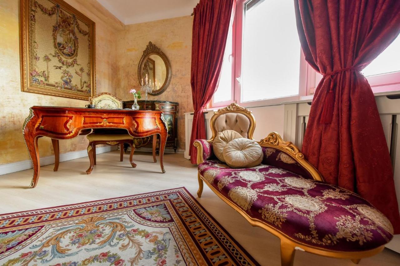 Baroque Splendor: Breathtaking Views & Design Apartman Bukarest Kültér fotó