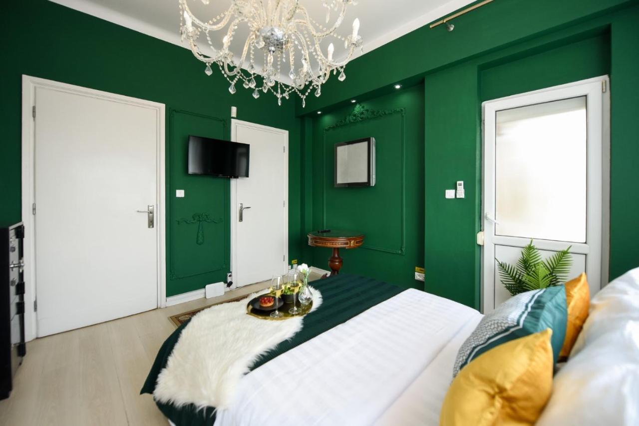 Baroque Splendor: Breathtaking Views & Design Apartman Bukarest Kültér fotó