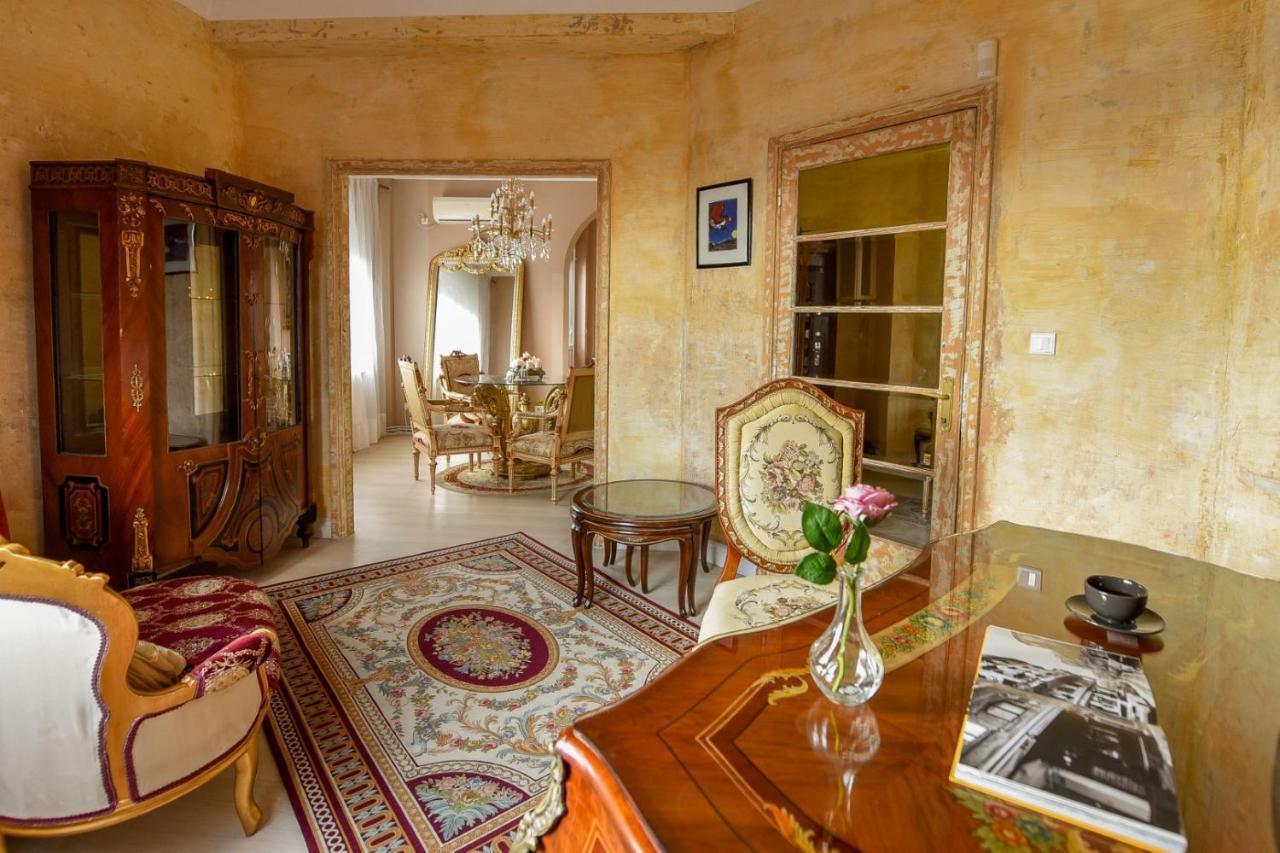 Baroque Splendor: Breathtaking Views & Design Apartman Bukarest Kültér fotó