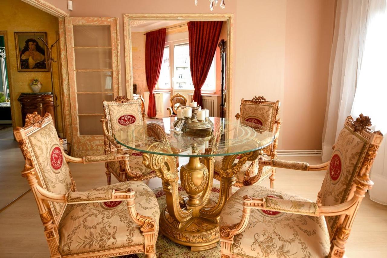 Baroque Splendor: Breathtaking Views & Design Apartman Bukarest Kültér fotó