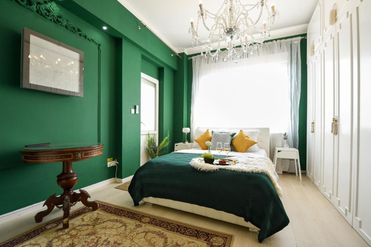 Baroque Splendor: Breathtaking Views & Design Apartman Bukarest Kültér fotó